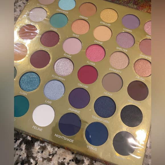 Doja Cat Eye Shadow Palette Limited Edition - Picture 6 of 14
